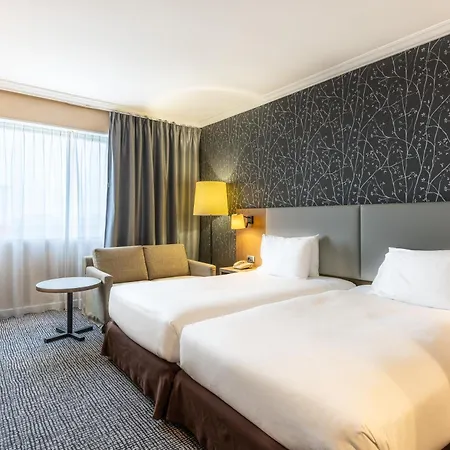 Hotel Hilton Paris Charles De Gaulle Airport Roissy-en-France Esterno foto