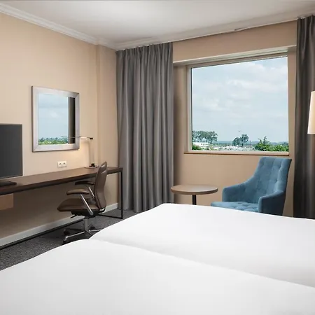 Hilton Paris Charles De Gaulle Airport Hotel Le Mesnil-Amelot Exterior photo