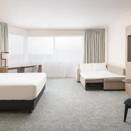 Hilton Paris Charles De Gaulle Airport Hotel Le Mesnil-Amelot Exterior photo