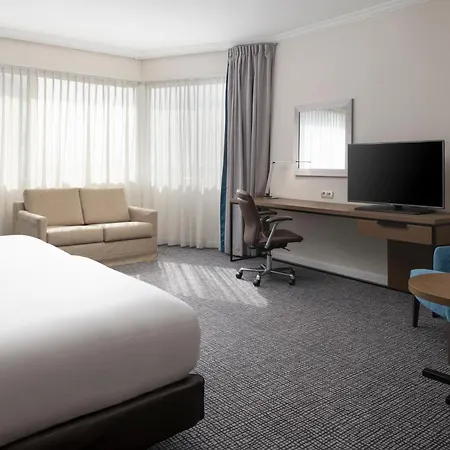 Hilton Paris Charles De Gaulle Airport Hotel Le Mesnil-Amelot Exterior photo