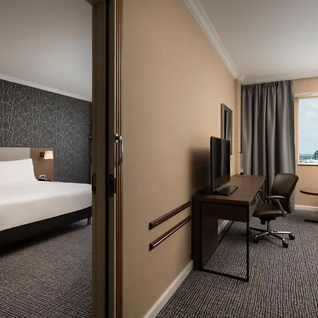 Hilton Paris Charles De Gaulle Airport Hotel Le Mesnil-Amelot Exterior photo