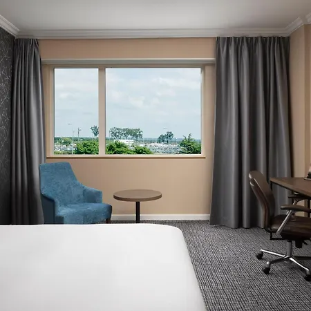 Hilton Paris Charles De Gaulle Airport Hotel Le Mesnil-Amelot Exterior photo