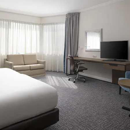 Hilton Paris Charles De Gaulle Airport Hotel Le Mesnil-Amelot Exterior photo