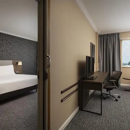 Hilton Paris Charles De Gaulle Airport Hotel Le Mesnil-Amelot Exterior photo