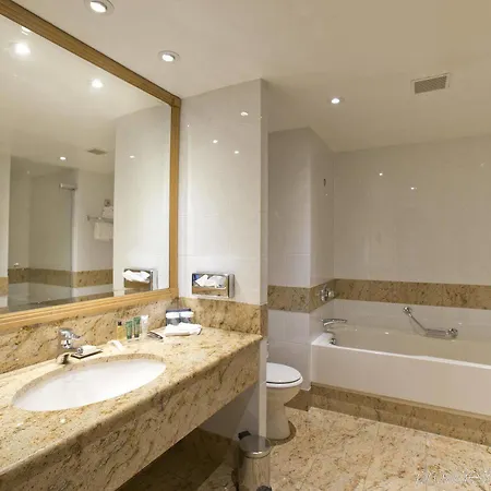 Hotel Hilton Paris Charles De Gaulle Airport Roissy-en-France Esterno foto