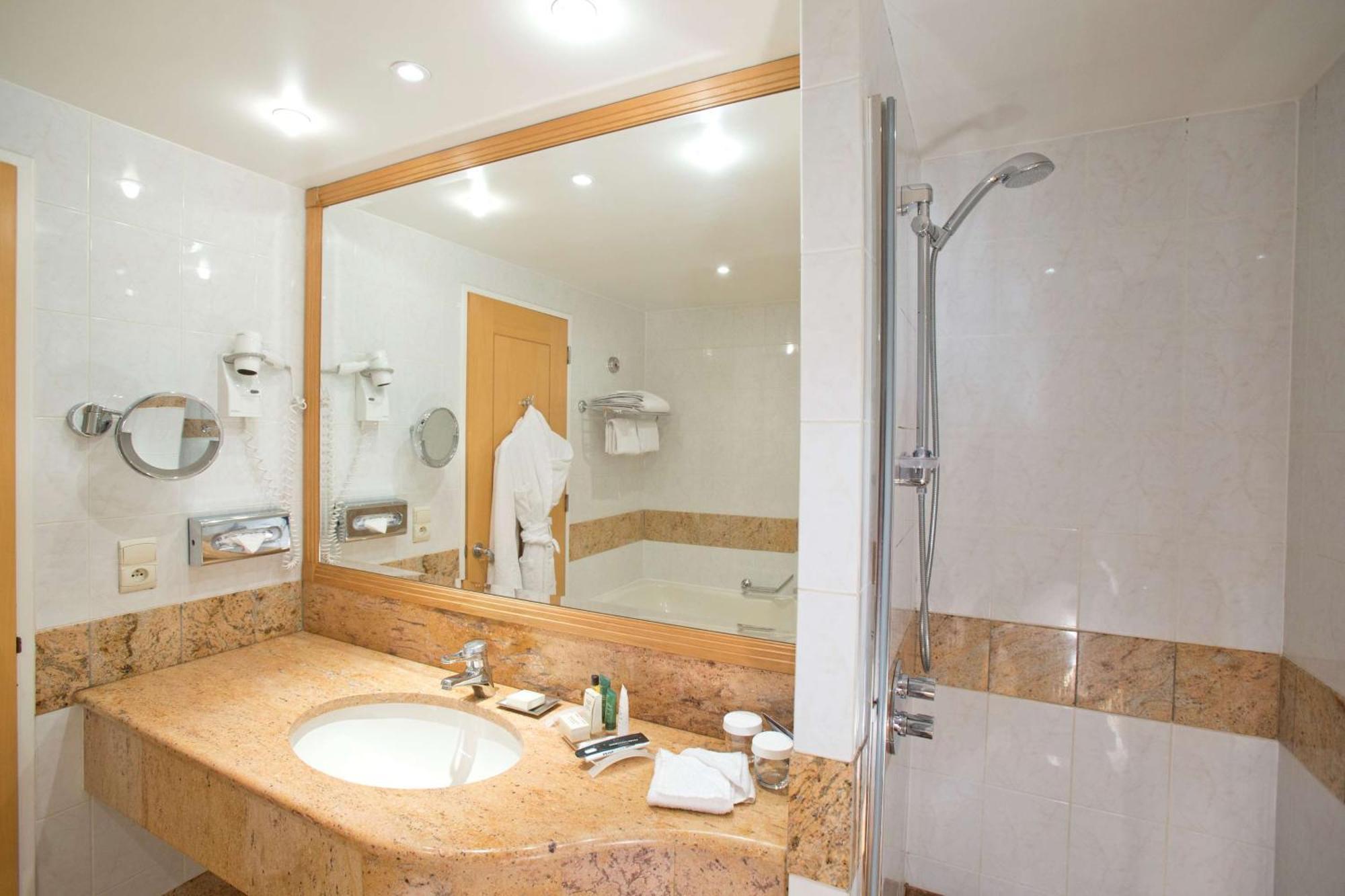 Hilton Paris Charles De Gaulle Airport 4* Le Mesnil-Amelot