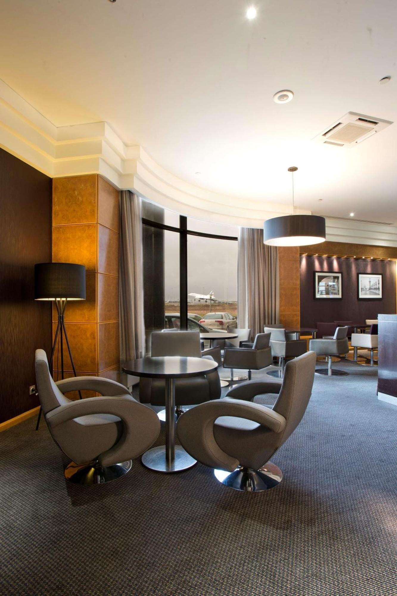 Hilton Paris Charles De Gaulle Airport 4*
