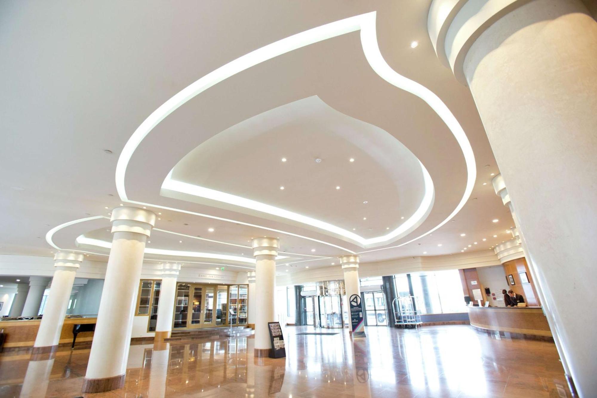 Hilton Paris Charles De Gaulle Airport 4*