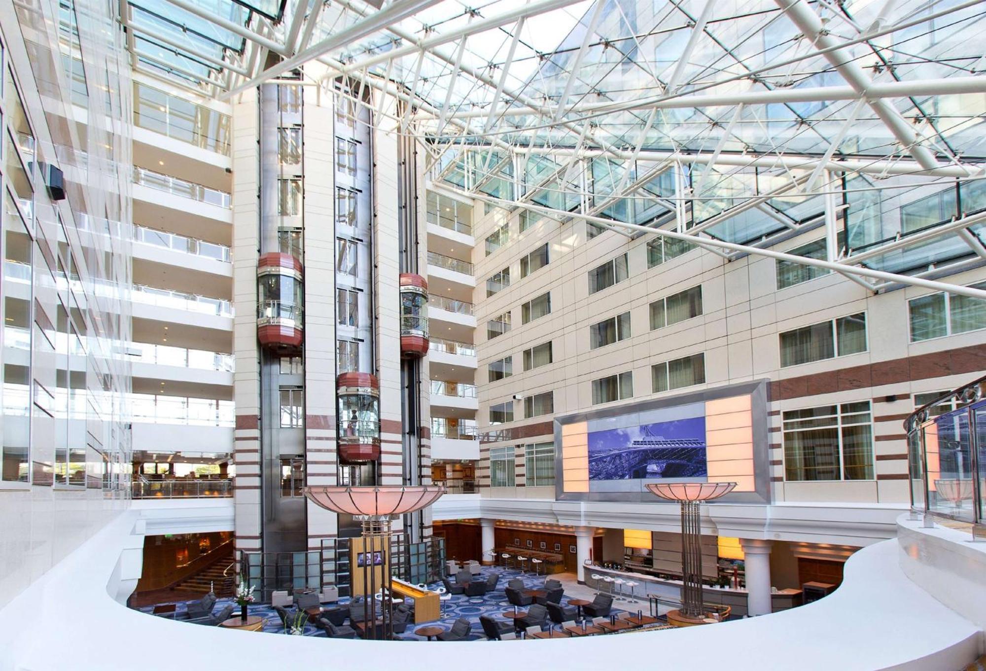 Hotel Hilton Paris Charles De Gaulle Airport 4*