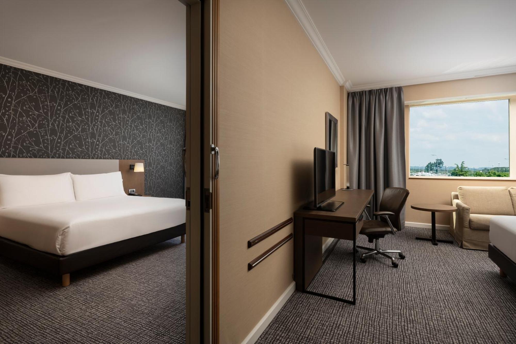 Hilton Paris Charles De Gaulle Airport 4*