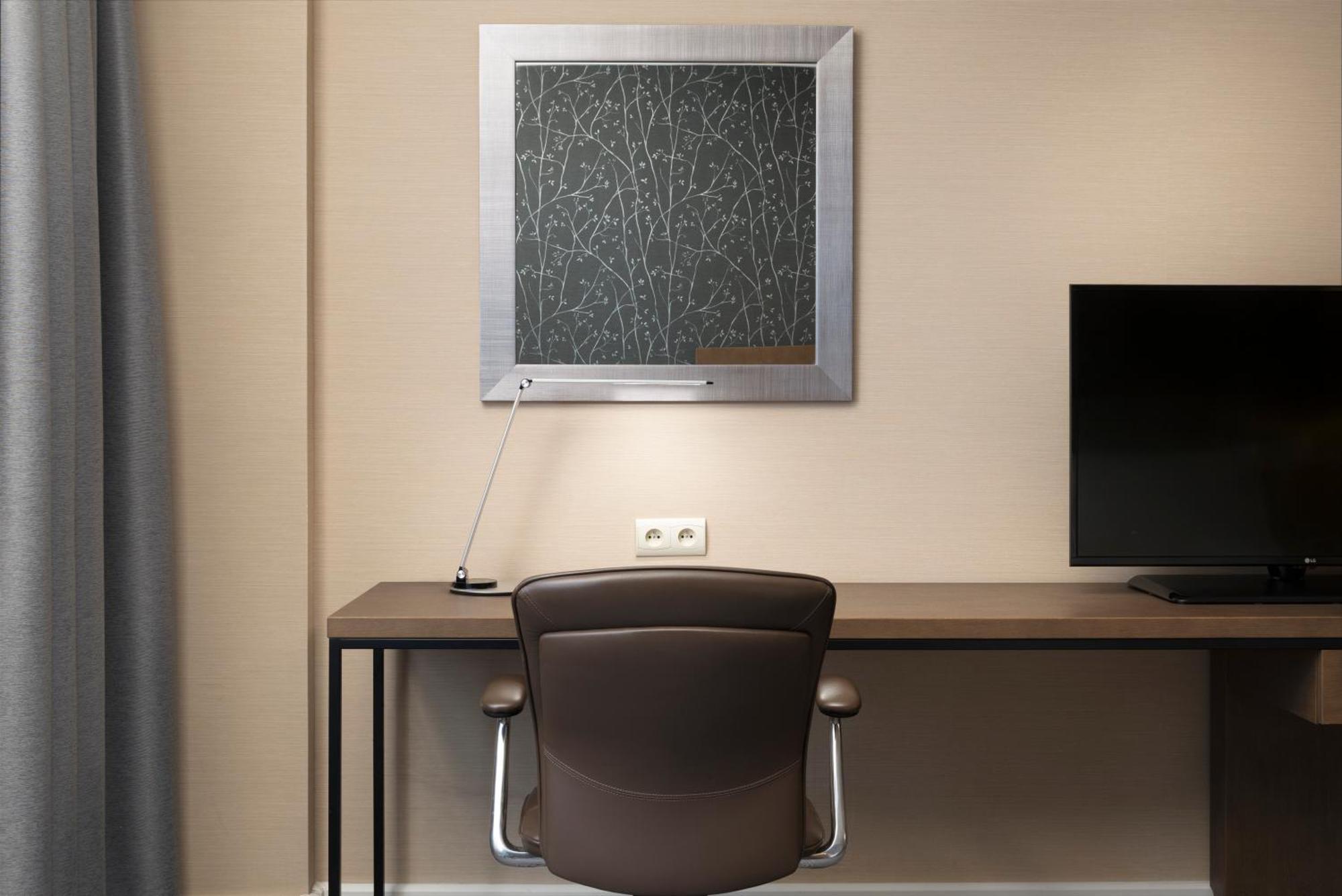 Hilton Paris Charles De Gaulle Airport Hotel 4*