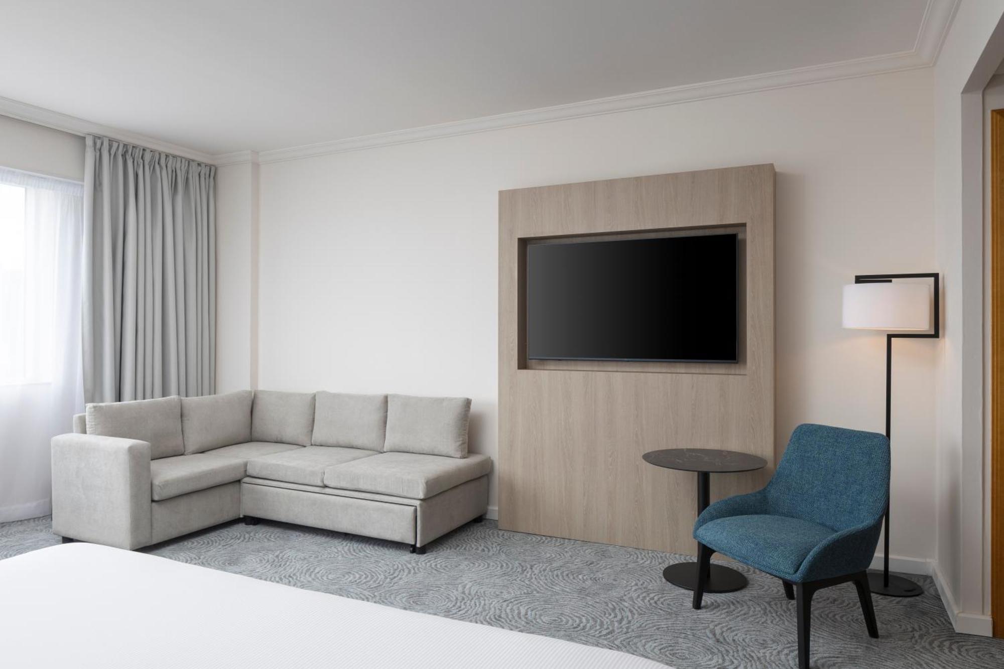 Hilton Paris Charles De Gaulle Airport 4*