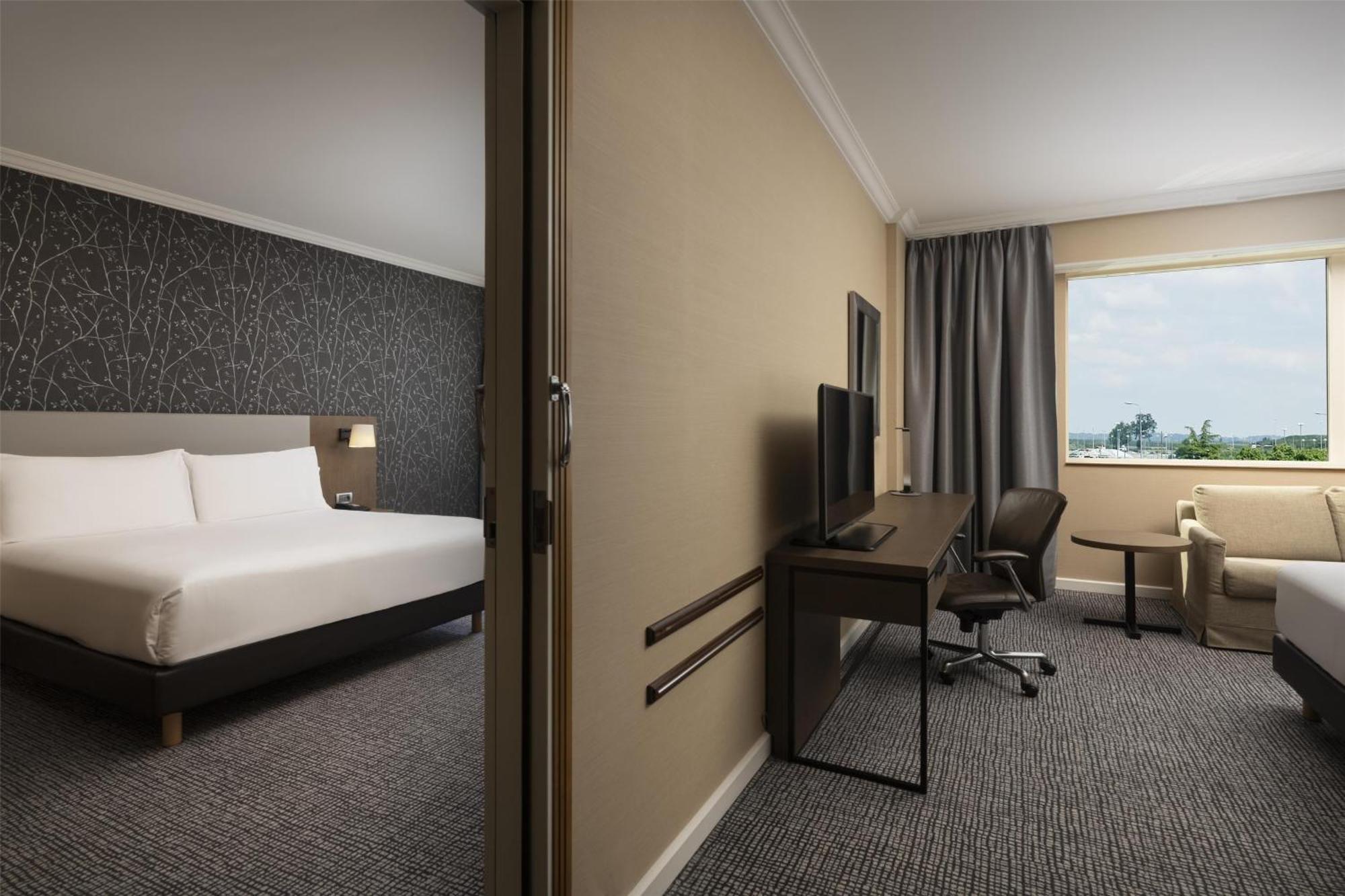 Hilton Paris Charles De Gaulle Airport 4* Le Mesnil-Amelot